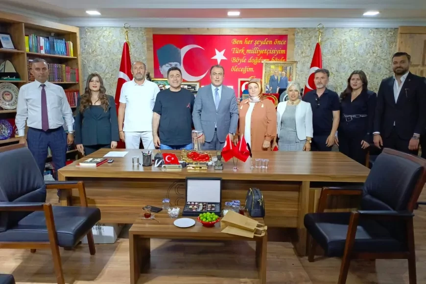 MHP Eskişehir İl Başkanı Ayhan Sezer, Eskişehir Karadenizliler Derneği Yönetimini Ağırladı