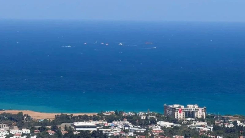 Girne açıklarında facia: Yolcu gemisi battı, can kayıpları var