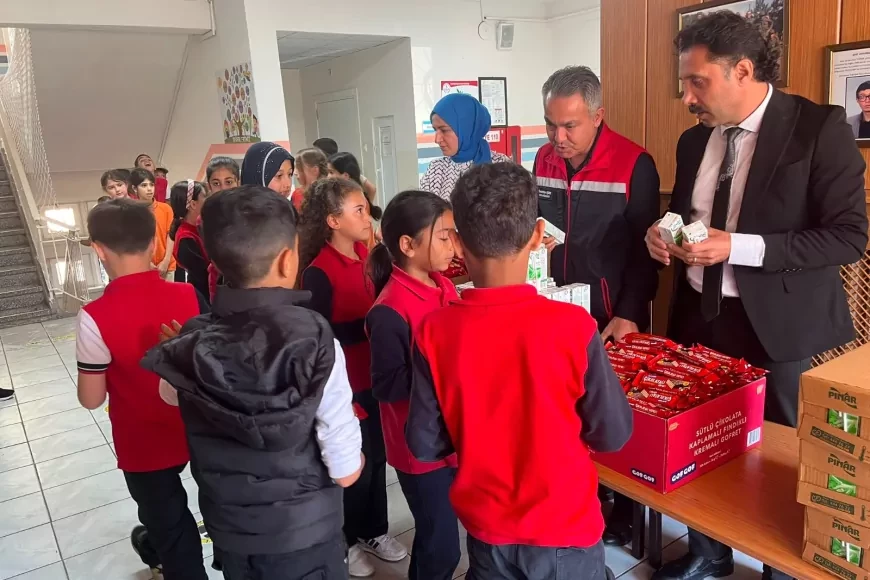 Eskişehir’de Dünya Süt Günü Etkinliğinde İlkokul Öğrencilerine Sütün Önemi Anlatıldı