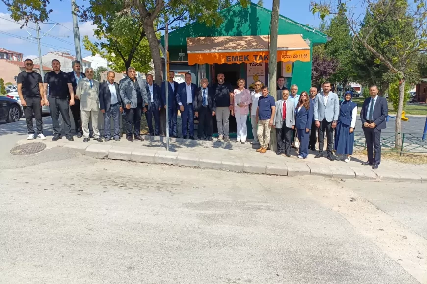 Milliyetçi Hareket Partisi Eskişehir İl Başkanı Ayhan Sezer taksici esnafının talep ve önerilerini dinledi