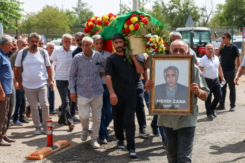 Mehdi Zana Diyarbakır’da son yolculuğuna uğurlandı