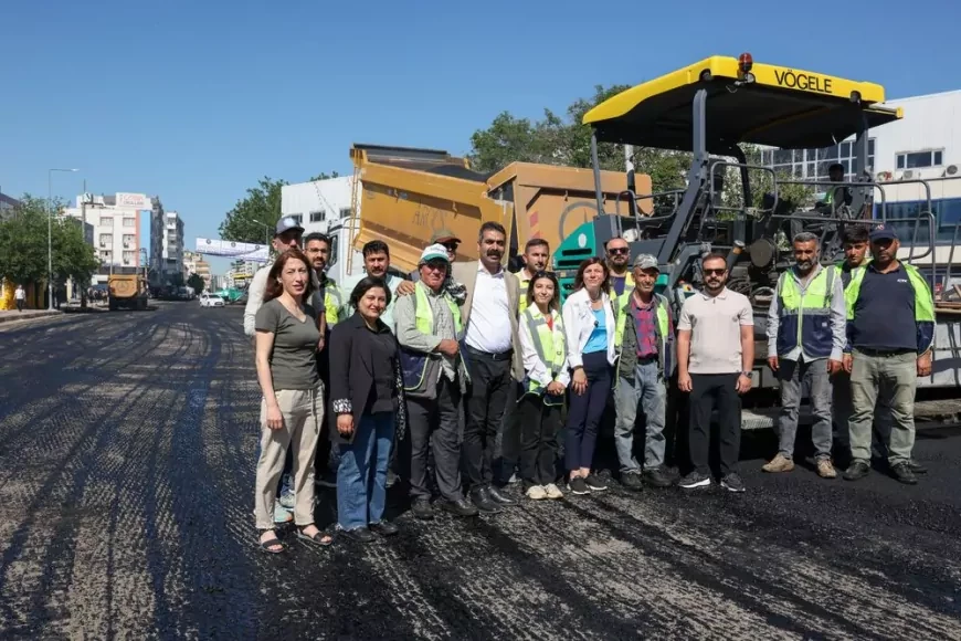 Diyarbakır Büyükşehir Belediyesi Eşbaşkanları Serra Bucak ve Doğan Hatun 2026 asfalt sezonunu Bağlar’da başlattı