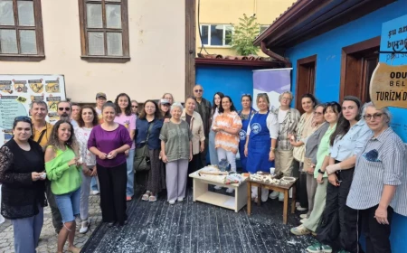 Odunpazarı Kent Konseyi'nin "Lületaşına Dokunan Kadınlar" Etkinliğinde Eskişehir'in Dünyadaki Eşsiz Lületaşı Mirası Tanıtıldı