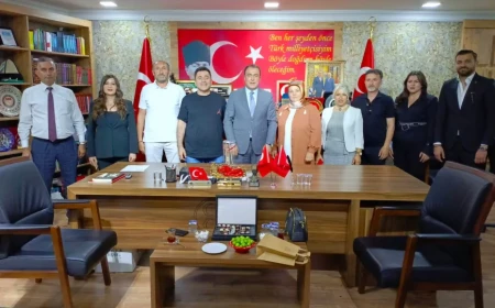 MHP Eskişehir İl Başkanı Ayhan Sezer, Eskişehir Karadenizliler Derneği Yönetimini Ağırladı