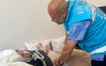Kamu Hastaneleri Hizmetleri Başkanı Op. Dr. Serkan Ceyhan Evde Sağlık Hastalarını Ziyaret Ederek Hizmet Süreçlerini Yerinde İnceledi