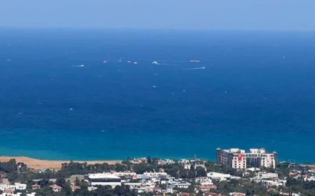 Girne açıklarında facia: Yolcu gemisi battı, can kayıpları var
