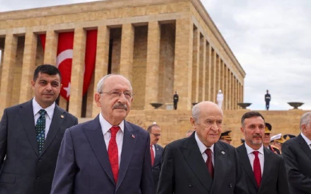 Anıtkabir’de dikkat çeken görüntü: Kılıçdaroğlu ve Bahçeli yan yana yürüdü