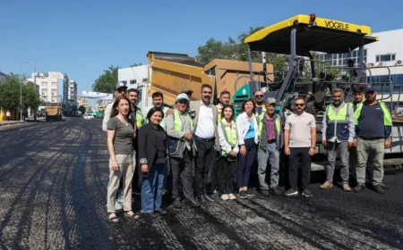 Diyarbakır Büyükşehir Belediyesi Eşbaşkanları Serra Bucak ve Doğan Hatun 2026 asfalt sezonunu Bağlar’da başlattı