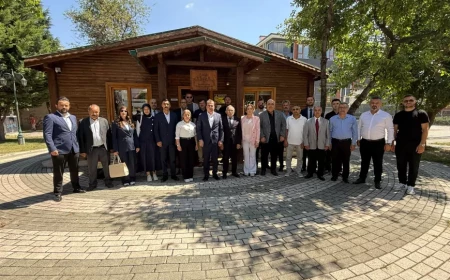 MHP Eskişehir İl Başkanı Ayhan Sezer: “Mahallelerin sorunlarını yerinde tespit ederek istişareyi sürdüreceğiz”