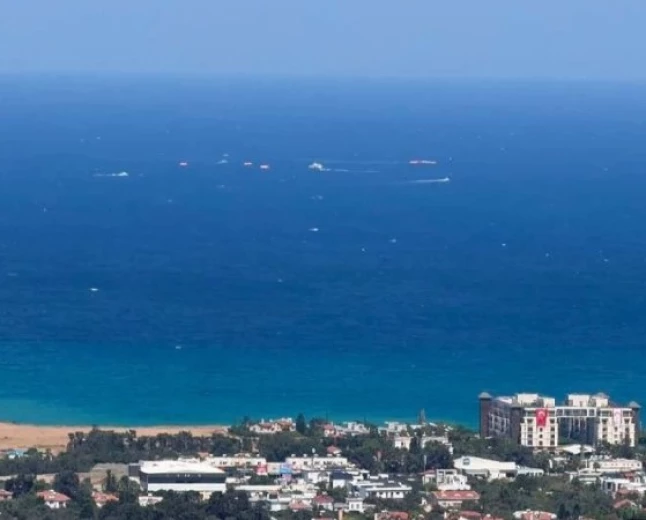 Girne açıklarında facia: Yolcu gemisi battı, can kayıpları var