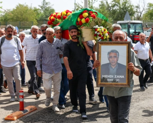 Mehdi Zana Diyarbakır’da son yolculuğuna uğurlandı